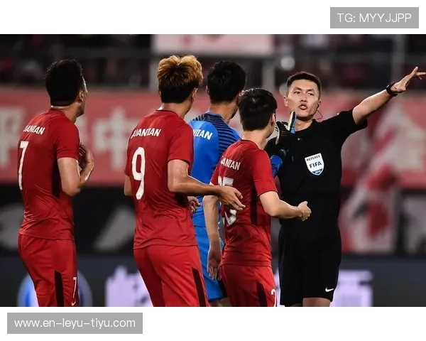 吐口水红牌判罚标准详解：裁判如何界定严重不端行为？