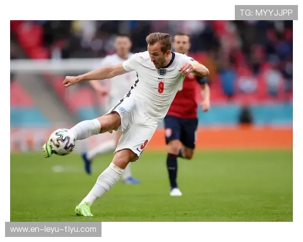 凯恩与本泽马：全能中锋的战术价值及比赛影响力对比