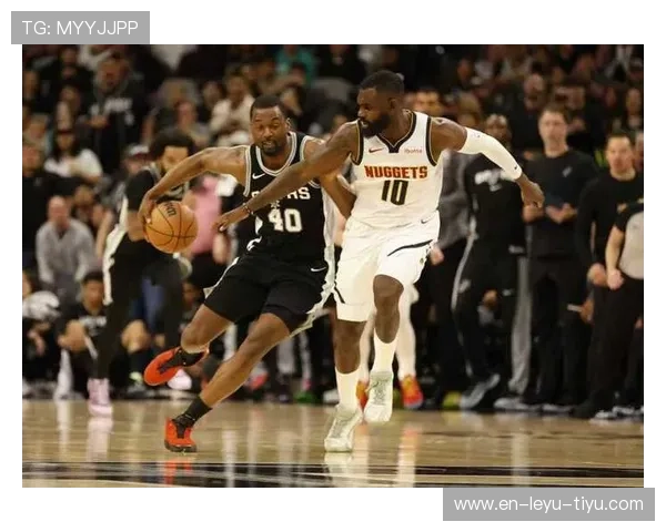 斯蒂芬·卡斯尔无球跑位，较上季更能拉开约基奇空位