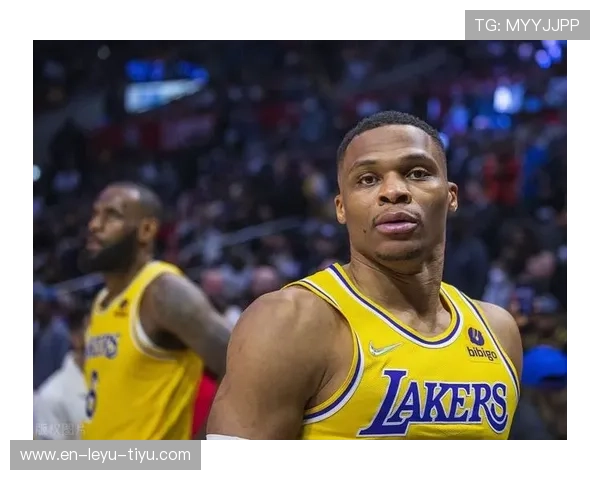 特伦特与西亚卡姆挡拆后无球跑位胜于单打提三分效率